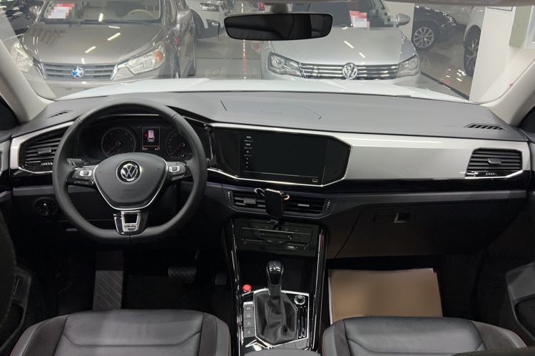 Used Volkswagen Tayron 2022 280TSI Two-Wheel Drive Luxury Smart Connectivity Version Center Console
