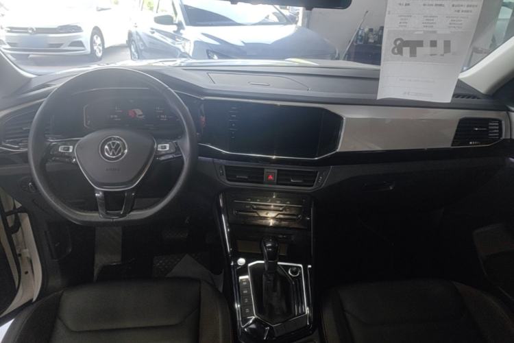Used Volkswagen Tayron 2022 330TSI Two-Wheel Drive Luxury Smart Connectivity Version Center Console