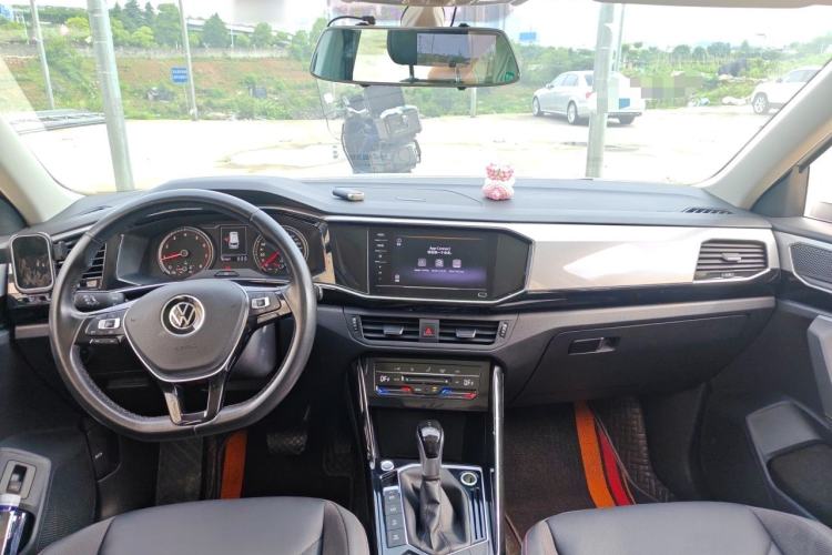 Used Volkswagen Tayron 2022 330TSI Two-Wheel Drive Luxury Smart Connectivity Version Center Console