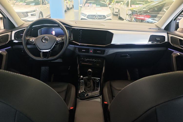 Used Volkswagen Tayron 2022 330TSI Two-Wheel Drive Luxury Connect Plus Version Center Console
