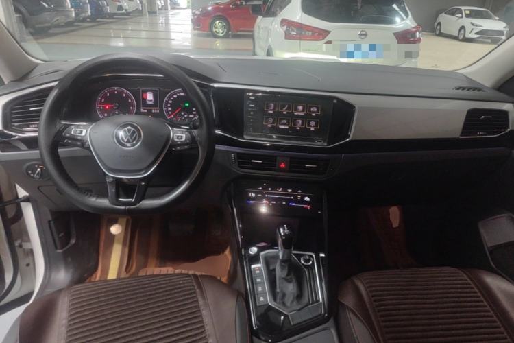 Used Volkswagen Tayron 2022 280TSI Two-Wheel Drive Luxury Smart Connectivity Version Center Console