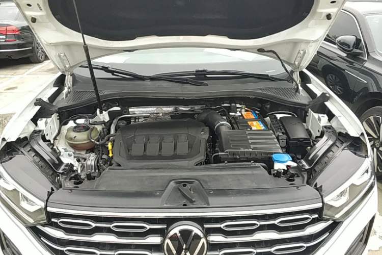 Used Volkswagen Tayron 2022 380TSI Four-Wheel Drive Luxury Connected Pro Version Engine Bay