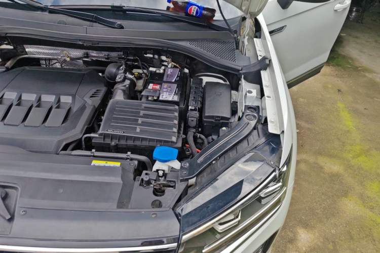 Used Volkswagen Tayron 2022 330TSI Two-Wheel Drive Luxury Smart Connectivity Version Engine Bay Left