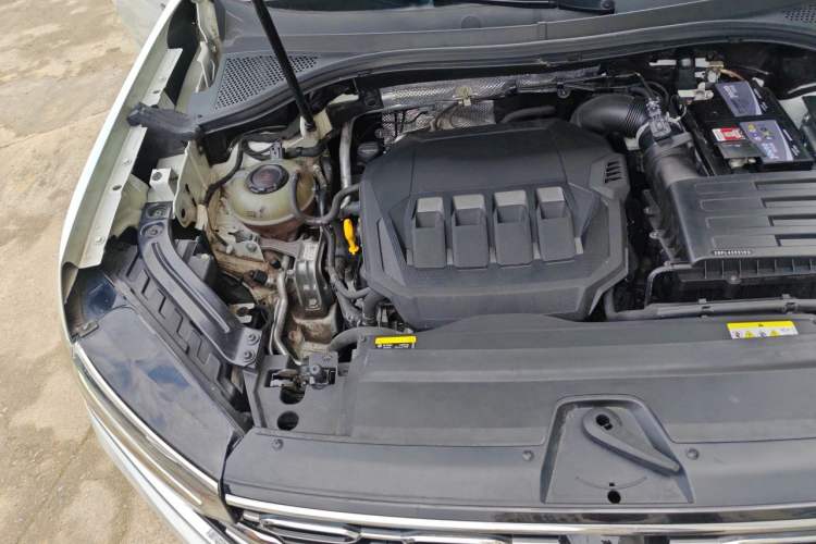 Used Volkswagen Tayron 2022 330TSI Two-Wheel Drive Luxury Smart Connectivity Version Engine Bay Right
