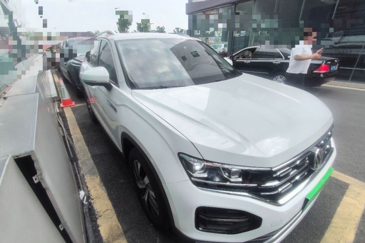 Used Volkswagen Tayron 2022 330TSI Two-Wheel Drive Luxury Smart Connectivity Version Front Right 45 Deg