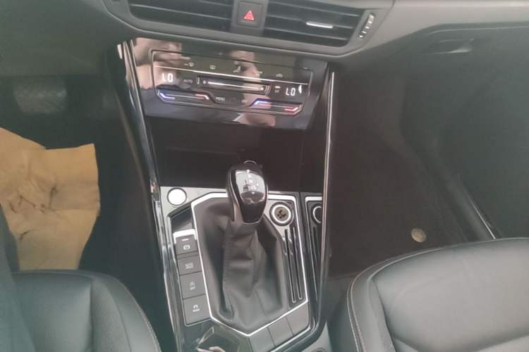 Used Volkswagen Tayron 2022 280TSI Two-Wheel Drive Luxury Smart Connectivity Version Gear Lever