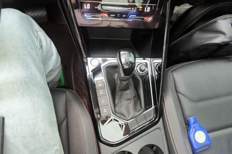 Used Volkswagen Tayron 2022 330TSI Two-Wheel Drive Luxury Smart Connectivity Version Gear Lever