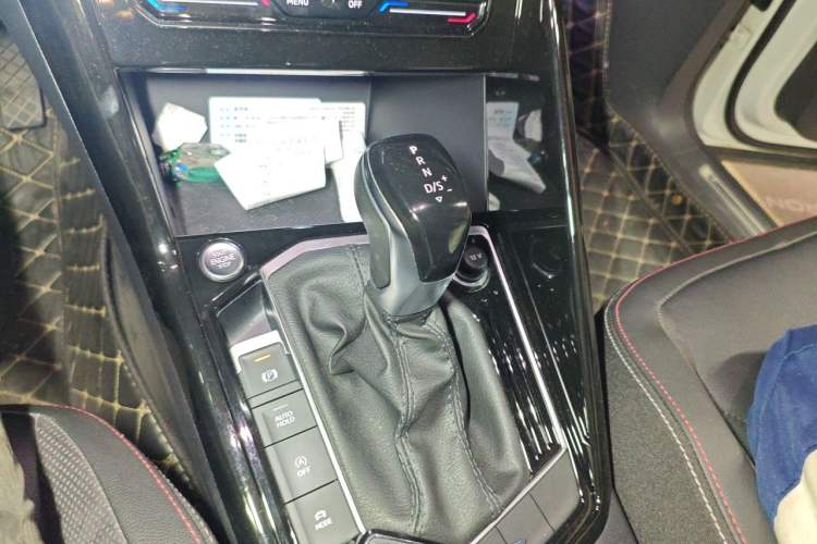 Used Volkswagen Tayron 2022 280TSI Two-Wheel Drive Luxury Smart Connectivity Version Gear Lever