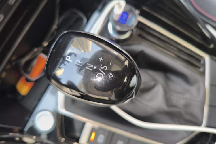 Used Volkswagen Tayron 2022 330TSI Two-Wheel Drive Luxury Smart Connectivity Version Gear Lever