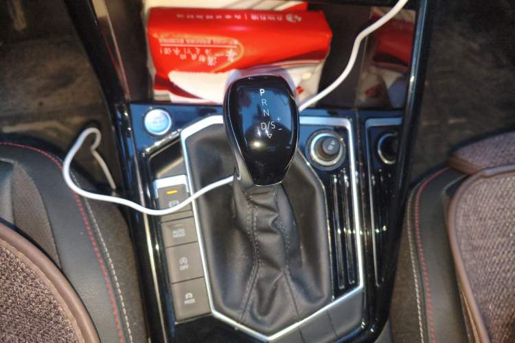 Used Volkswagen Tayron 2022 280TSI Two-Wheel Drive Luxury Smart Connectivity Version Gear Lever
