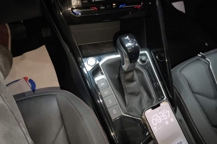 Used Volkswagen Tayron 2022 280TSI Two-Wheel Drive Luxury Smart Connectivity Version Gear Lever