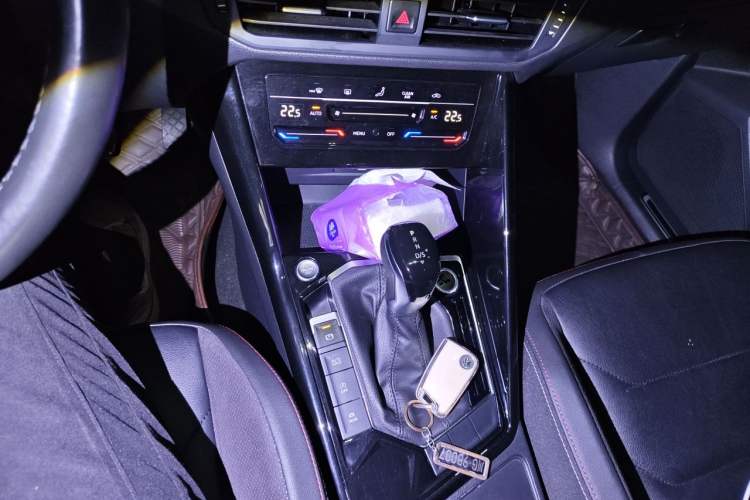 Used Volkswagen Tayron 2022 330TSI Two-Wheel Drive Luxury Smart Connectivity Version Gear Lever