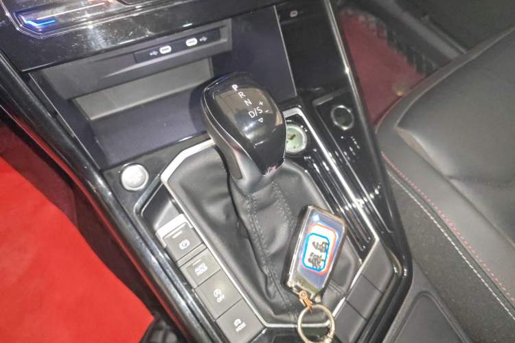Used Volkswagen Tayron 2022 330TSI Two-Wheel Drive Luxury Smart Connectivity Version Gear Lever