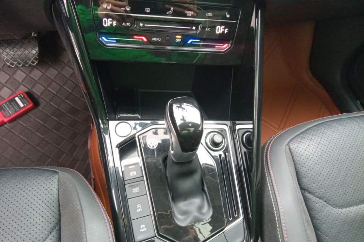 Used Volkswagen Tayron 2022 330TSI Two-Wheel Drive Luxury Smart Connectivity Version Gear Lever