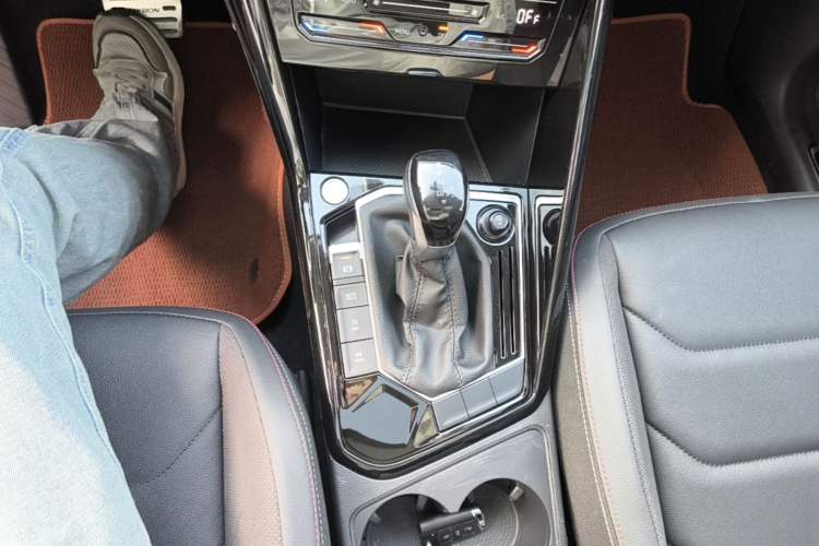 Used Volkswagen Tayron 2022 280TSI Two-Wheel Drive Luxury Smart Connectivity Version Gear Lever