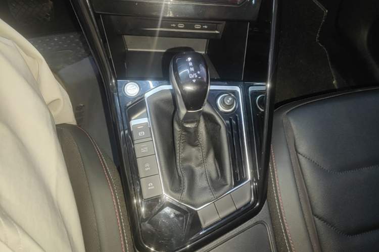 Used Volkswagen Tayron 2022 330TSI Two-Wheel Drive Luxury Smart Connectivity Version Gear Lever