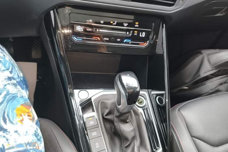 Used Volkswagen Tayron 2022 280TSI Two-Wheel Drive Luxury Smart Connectivity Version Gear Lever