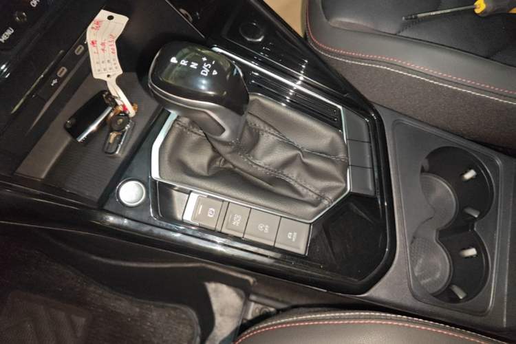 Used Volkswagen Tayron 2022 330TSI Two-Wheel Drive Luxury Smart Connectivity Version Gear Lever