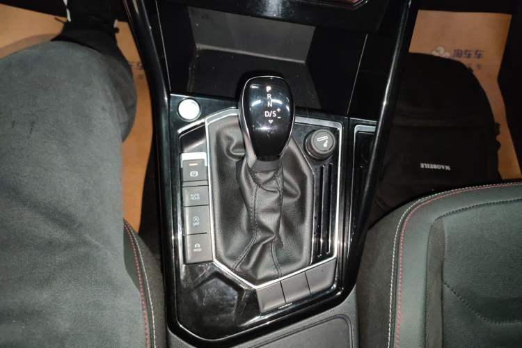 Used Volkswagen Tayron 2022 330TSI Two-Wheel Drive Luxury Smart Connectivity Version Gear Lever
