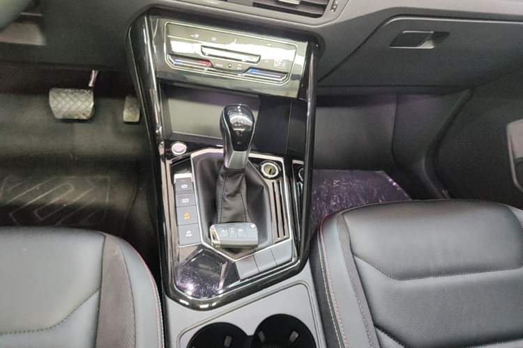 Used Volkswagen Tayron 2022 330TSI Two-Wheel Drive Luxury Smart Connectivity Version Gear Lever