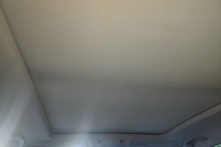 Used Volkswagen Tayron 2022 330TSI Two-Wheel Drive Luxury Smart Connectivity Version Headliner