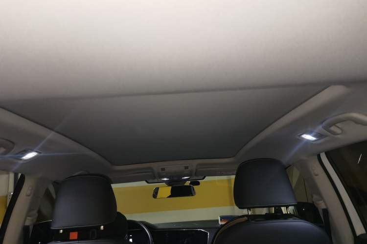 Used Volkswagen Tayron 2022 380TSI Four-Wheel Drive Luxury Connected Pro Version Headliner
