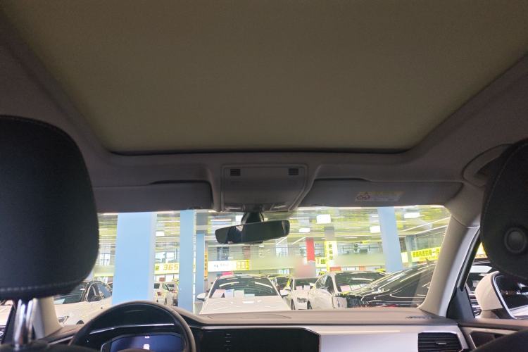 Used Volkswagen Tayron 2022 330TSI Two-Wheel Drive Luxury Connect Plus Version Headliner