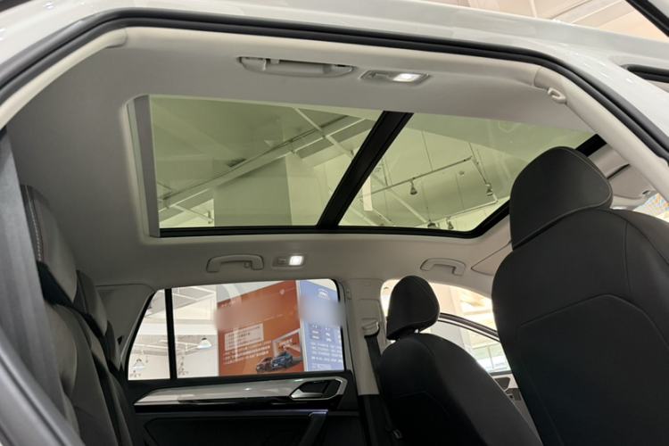 Used Volkswagen Tayron 2022 280TSI Two-Wheel Drive Luxury Smart Connectivity Version Headliner