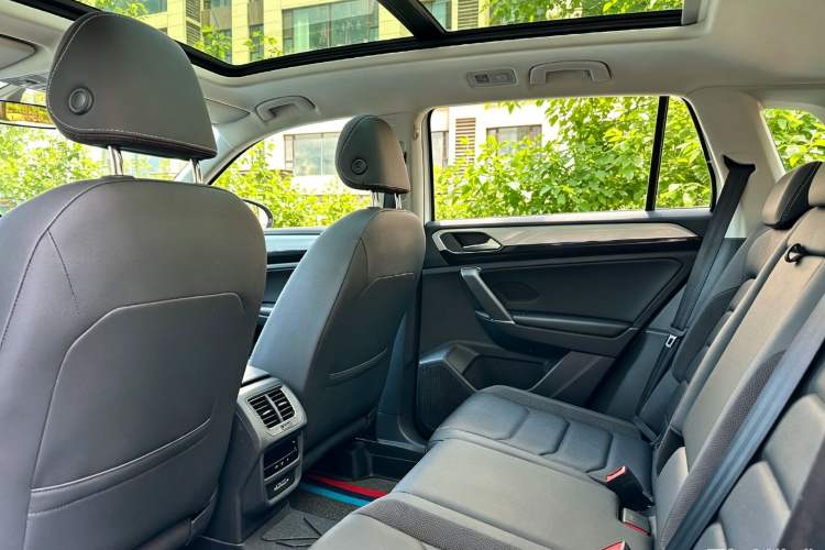 Used Volkswagen Tayron 2022 280TSI Two-Wheel Drive Luxury Smart Connectivity Version Headliner