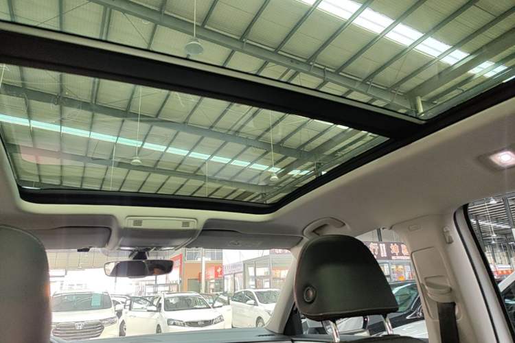 Used Volkswagen Tayron 2022 330TSI Two-Wheel Drive Luxury Smart Connectivity Version Headliner