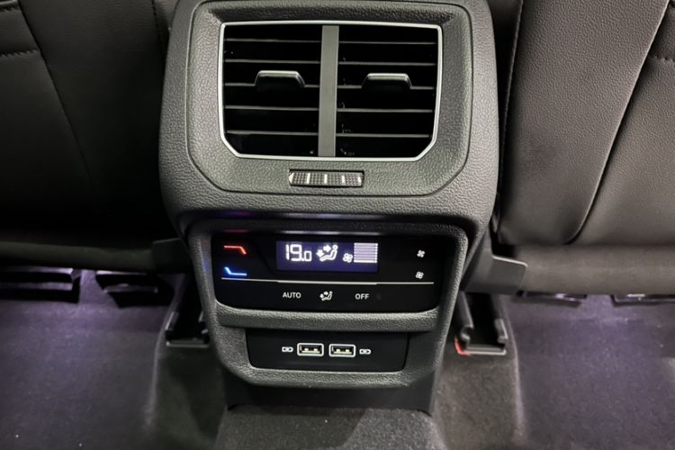Used Volkswagen Tayron 2022 280TSI Two-Wheel Drive Luxury Smart Connectivity Version Interior 4