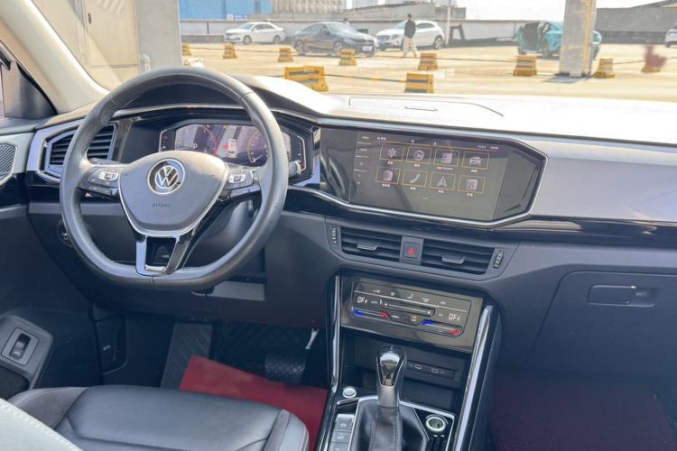 Used Volkswagen Tayron 2022 330TSI Two-Wheel Drive Luxury Smart Connectivity Version Interior 4
