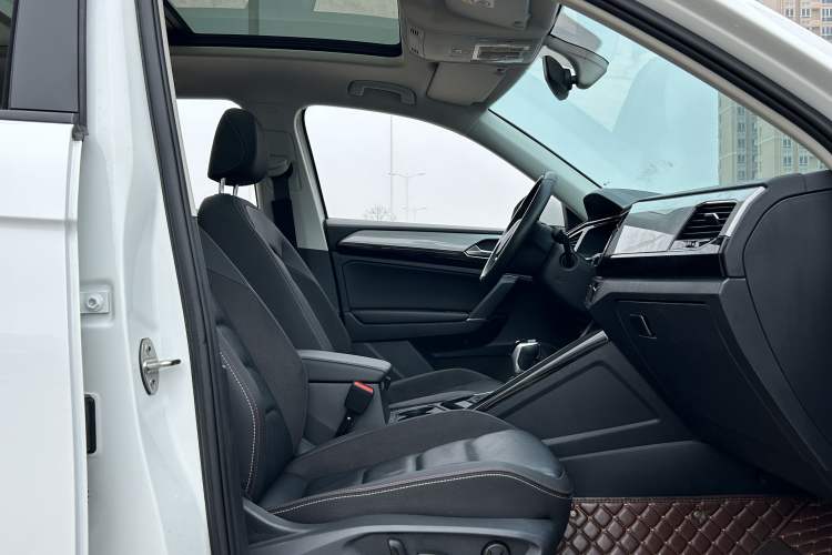 Used Volkswagen Tayron 2022 330TSI Two-Wheel Drive Luxury Smart Connectivity Version Interior 4