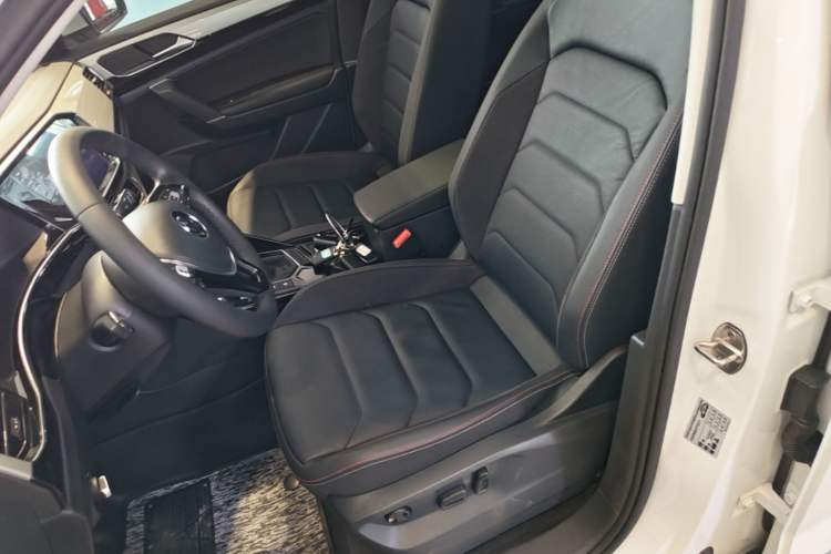 Used Volkswagen Tayron 2022 330TSI Two-Wheel Drive Luxury Smart Connectivity Version Left Front Seat