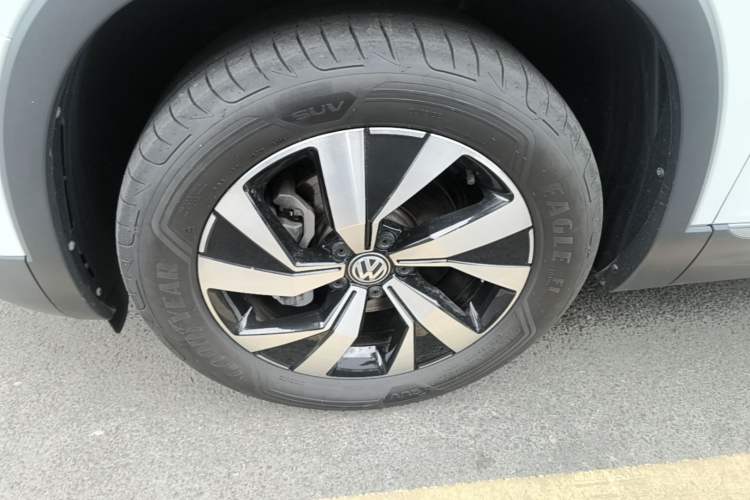 Used Volkswagen Tayron 2022 330TSI Two-Wheel Drive Luxury Smart Connectivity Version Left Front Wheel Hub