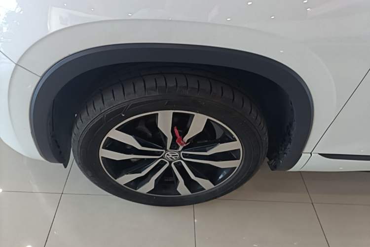 Used Volkswagen Tayron 2022 380TSI Four-Wheel Drive R-Line Connected Version Left Front Wheel Hub