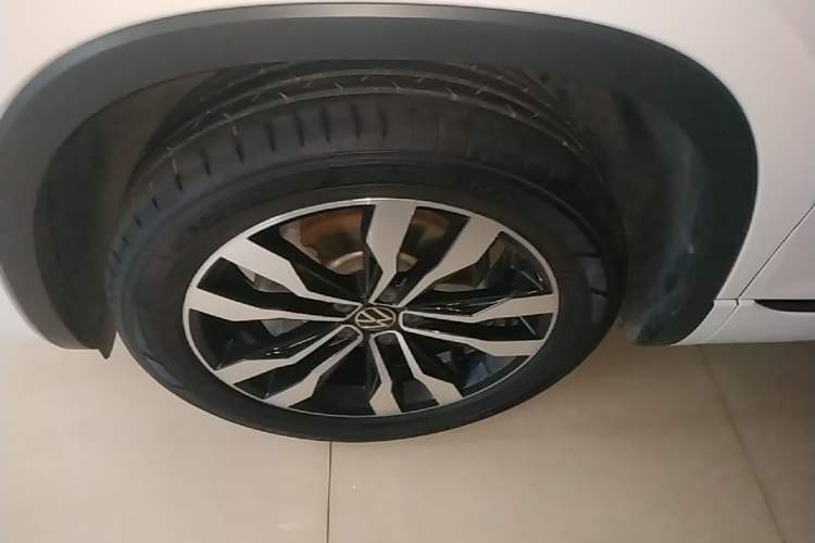 Used Volkswagen Tayron 2022 380TSI Four-Wheel Drive R-Line Connected Version Left Front Wheel Hub