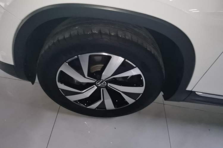 Used Volkswagen Tayron 2022 280TSI Two-Wheel Drive Luxury Smart Connectivity Version Left Front Wheel Hub