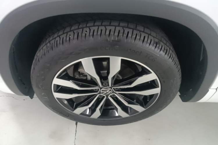 Used Volkswagen Tayron 2022 380TSI Four-Wheel Drive R-Line Connected Version Left Front Wheel Hub
