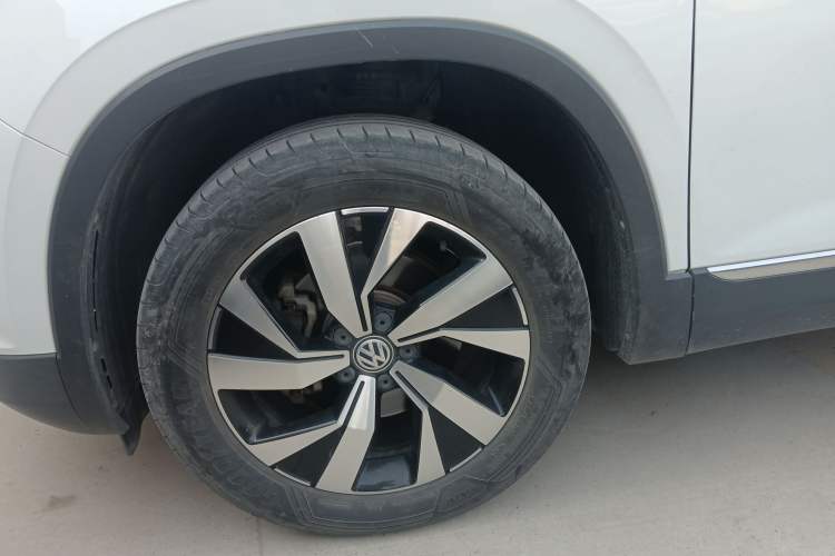 Used Volkswagen Tayron 2022 280TSI Two-Wheel Drive Luxury Smart Connectivity Version Left Front Wheel Hub
