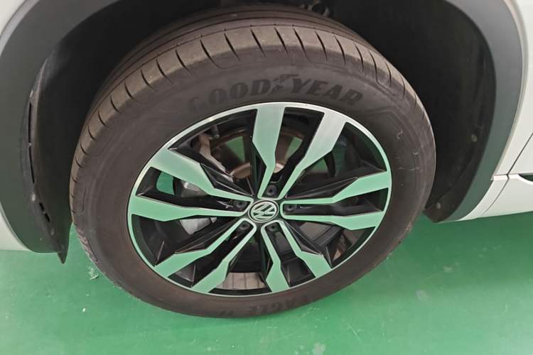 Used Volkswagen Tayron 2022 380TSI Four-Wheel Drive R-Line Connected Version Left Front Wheel Hub