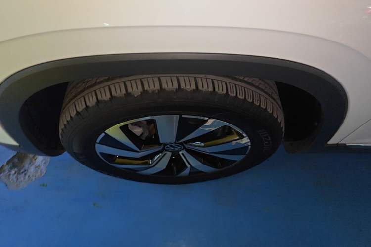 Used Volkswagen Tayron 2022 330TSI Two-Wheel Drive Luxury Smart Connectivity Version Left Front Wheel Hub
