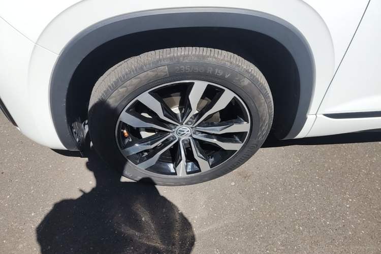Used Volkswagen Tayron 2022 380TSI Four-Wheel Drive R-Line Connected Version Left Front Wheel Hub