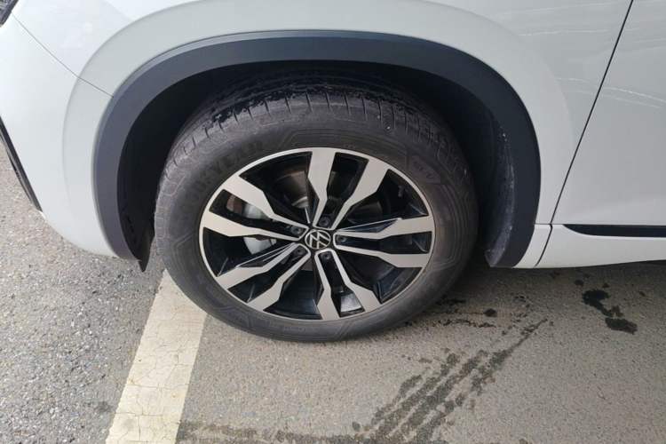 Used Volkswagen Tayron 2022 380TSI Four-Wheel Drive R-Line Connected Version Left Front Wheel Hub