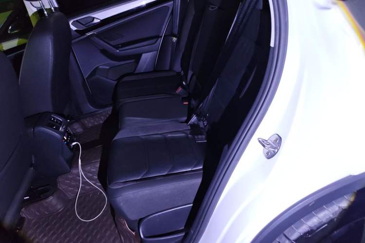 Used Volkswagen Tayron 2022 330TSI Two-Wheel Drive Luxury Smart Connectivity Version Left Rear Seat