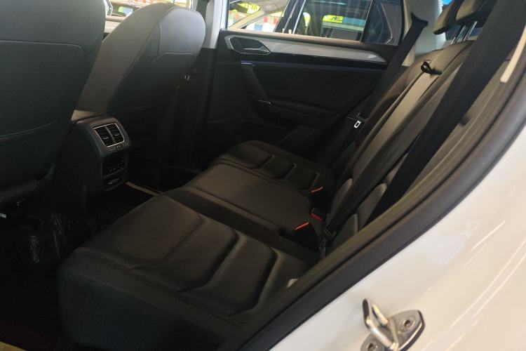 Used Volkswagen Tayron 2022 330TSI Two-Wheel Drive Luxury Connect Plus Version Left Rear Seat
