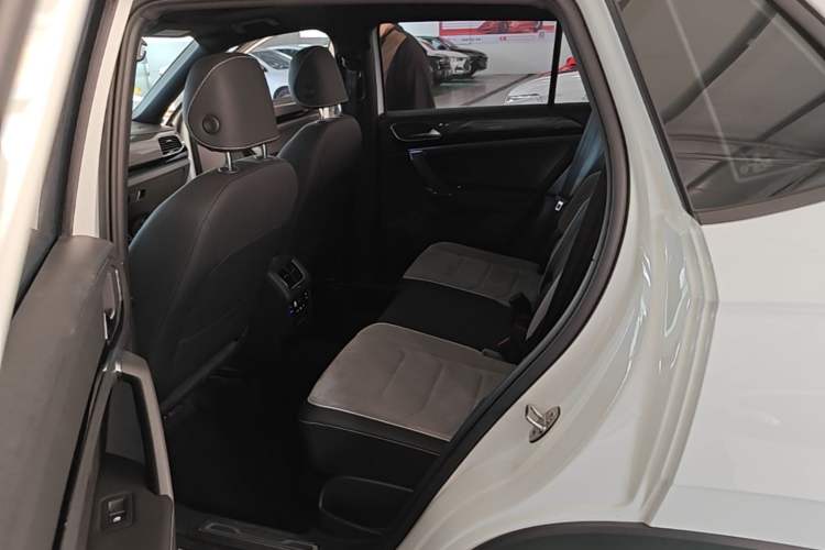 Used Volkswagen Tayron 2022 380TSI Four-Wheel Drive R-Line Connected Version Left Rear Seat