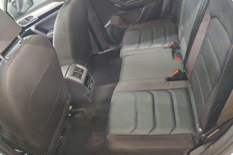Used Volkswagen Tayron 2022 330TSI Two-Wheel Drive Luxury Smart Connectivity Version Left Rear Seat