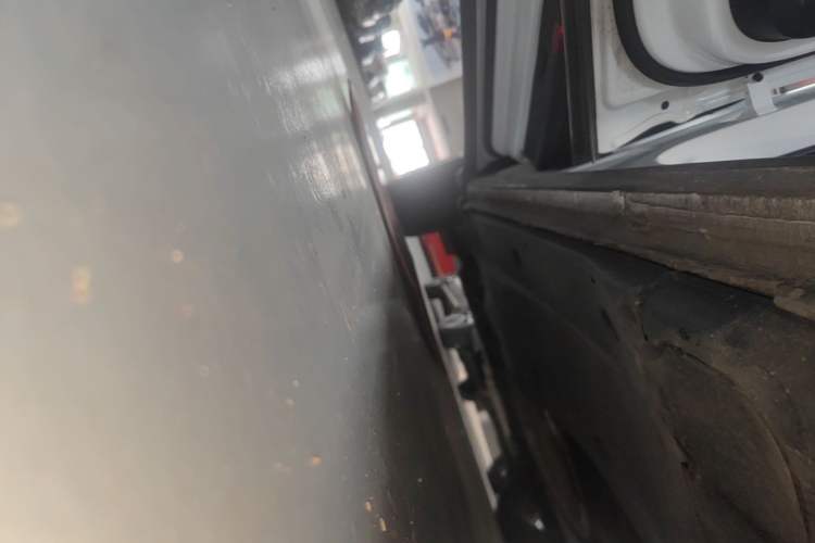 Used Volkswagen Tayron 2022 280TSI Two-Wheel Drive Luxury Smart Connectivity Version Left Side Sill