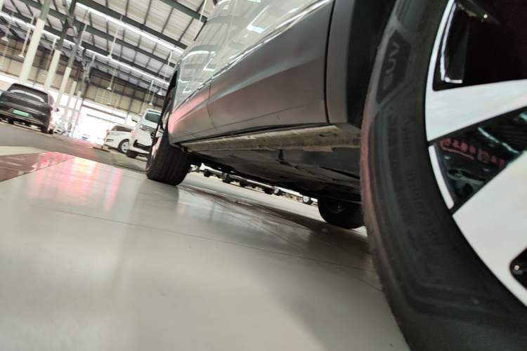 Used Volkswagen Tayron 2022 330TSI Two-Wheel Drive Luxury Smart Connectivity Version Left Side Sill